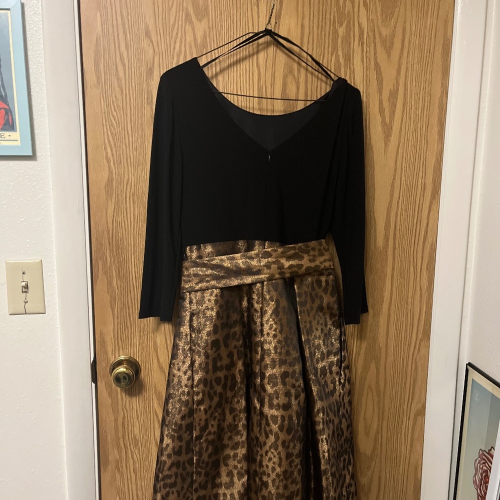 Elegant Black and Gold Leopard Print Dress - Size 10
